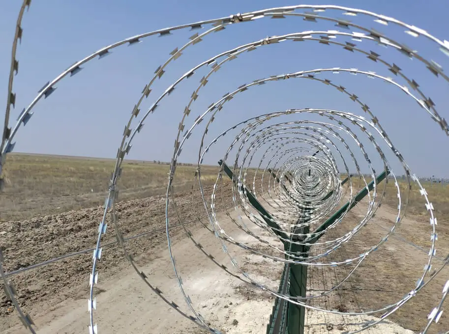Колючая проволока в Казахстане